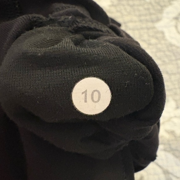 Lululemon Black Leggings ~ Size 10 - Picture 5 of 7